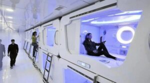Ai dormi într-o „capsulă”? Conceptul japonez care se extinde rapid în Europa