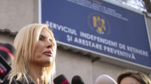 Atacuri concertate asupra lui Siegfried Mureșan. Laura Vicol i-a făcut plângere penală