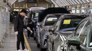 Concedieri istorice la Volkswagen: 100.000 de angajați lăsați pe drumuri și 4 uzine închise