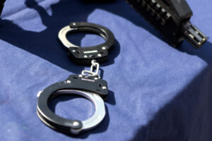 Dâmbovița: Un bărbat a fost arestat preventiv după ce a violat o fetiță de 5 ani în casa unde lucra