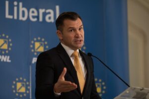 Deputatul liberal Ionuț Stroe, parte din grupul puciștilor, acuză conducerea PNL că pregătește apropierea partidului de USR