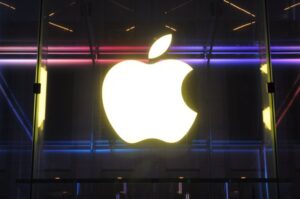 Din criză de chip-uri, Apple face lobby la administraţia Trump pentru a primi undă verde să cumpere cipuri de memorie de la CXMT, o companie chineză pe care Pentagonul a inclus-o pe o listă neagră