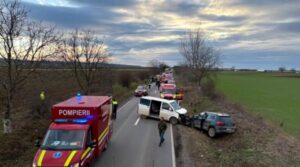 DN1 blocat complet între Veștem și Bradu! Accident grav cu două victime încarcerate