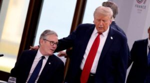 Donald Trump anunță demisia premierului britanic Keir Starmer