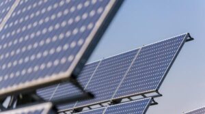 Energia solară bate recorduri în România, dar facturile rămân uriașe
