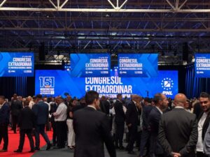 GALERIE FOTO  Primele imagini de la congresul extraordinar al PNL. Cum arată sala în care sosesc delegații