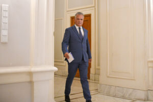 George Simion condiționează votul AUR pentru Guvernul Veștea de „clarificări” ale lui Nicușor Dan până la 21:30  Premierul desemnat a fost la sediul AUR  Bolojan a convocat ședință extraordinară de Guvern