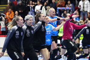 Gloria Bistrița, CSM București și Dinamo București își află vineri adversarele din Liga Campionilor la handbal