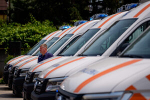 Iași: Accident între un autoturism și o ambulanță care transporta un copil. Șoferul mașinii, rănit