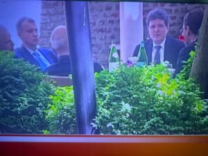 Imaginea care alimentează controversele din PNL: Nicușor Dan, Rareș Bogdan și Lucian Pahonțu, la aceeași masă la Bruxelles