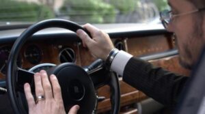 Jaf de proporții în Corbeanca: o femeie și tatăl ei, reținuți după ce ar fi furat bunuri de 2 milioane de euro din casa unui milionar italian