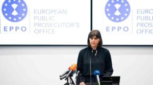 Kovesi merge în Grecia pentru confruntarea decisivă cu sistemul judiciar elen