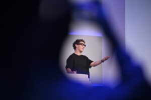 Meta pierde o primă bătălie în instanță: Procesul privind dependența copiilor de Facebook și Instagram merge mai departe