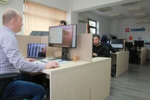 O nouă tranzacţie în IT: Roweb, parte a grupului bulgar Sirma, a cumpărat DynamiXRM, companie cu afaceri de 338.000 de euro