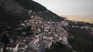 Orașul-fantomă din Italia, abandonat peste noapte de 20.000 de oameni. Ce i-a pus pe fugă pe locuitori