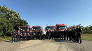 Pompierii români vor interveni pentru stingerea incendiilor de vegetație în Franța