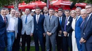 POZA ZILEI Puciștii din PNL s-au fotografiat în grup cu Sorin Grindeanu în ziua în care acesta a anunțat că vrea să fie premier / Hubert Thuma, Alina Gorghiu, Lucian Bode alături de premierii lui Nicușor Dan  Adrian Veștea și Eugen Tomac