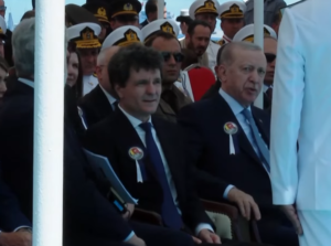 Preşedintele Nicuşor Dan participă la Istanbul, alături de Erdoğan, la ceremonia pentru corveta „Contraamiral August Roman”, care intră în dotarea Forţelor Navale Române. ”Noua corvetă produsă în Turcia va spori capacitatea României de supraveghere şi reacţie, consolidând securitatea colectivă în regiunea Mării Negre”. FOTO
