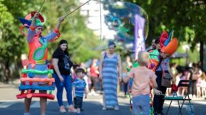 Promenadă în centrul Capitalei: „Străzi deschise” readuce viața și spectacolele pe Calea Victoriei