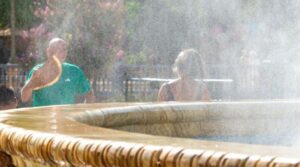 România, lovită de fenomene extreme! Caniculă sufocantă de 36°C urmată de furtuni violente