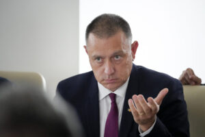 „Știu că v-ar plăcea o Românie în care să vă faceți mendrele”. Fifor, atac dur la adresa lui Fritz și USR