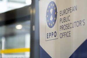Trei persoane, reţinute în Timiș pentru mărturie mincinoasă, într-un dosar instrumentat de Parchetul European la primăria comunei Tomnatic