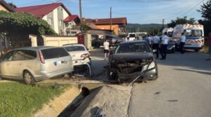 Un șofer beat a băgat în spital 3 pietoni și a lovit 3 mașini