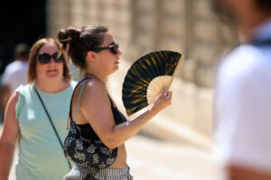 Val de caniculă și furtuni peste România. Până la 36°C și episoade de instabilitate atmosferică în mai multe regiuni