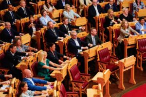 VIDEO: Viralul momentului la Cupa Mondială: Au lăsat politica și s-au apucat de „vâslit”  Scene unice în Parlamentul Norvegiei
