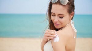Zonele în care majoritatea oamenilor uită să aplice crema de protecție solară