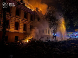 Atac extrem de agresiv al Rusiei asupra Kievului în noaptea de sâmbătă spre duminică  Cel puțin șapte răniți și incendii în mai multe cartiere, după bombardamente cu rachete balistice
