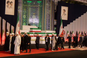 Au început funeraliile ayatollahului Ali Khamenei. Măsuri de securitate fără precedent și ceremonii programate timp de o săptămână