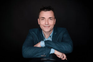 Business MAGAZIN. Ştefan Tecuceanu de la InMirror AI încearcă să construiască un antivirus global, capabil să depisteze tentativele de manipulare din conţinutul online. Va reuşi?
