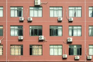 Cât consumă aerul condiționat într-o lună. Calcul pentru 4, 8 și 12 ore de funcționare pe zi