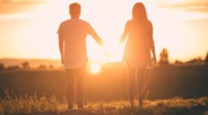 Ce este „Love bombing”: Te-a numit „sufletul pereche” după trei întâlniri? Semnal de alarmă