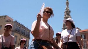 Ce haine te răcoresc cu adevărat în zilele caniculare: culoarea contează mai puțin decât crezi