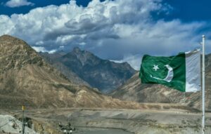 Cel puțin 40 de persoane au murit după ce un autobuz a căzut într-o prăpastie dintr-o zonă montană a Pakistanului