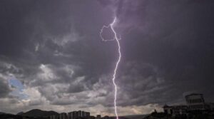Cod galben de ploi în mai multe județe din țară