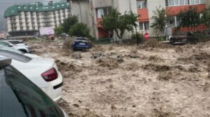 Cod roșu de inundații în Dâmbovița și Prahova. Hidrologii avertizează asupra viiturilor rapide