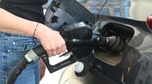 Cum poate ajunge România să plătească cel mai scump petrol din regiune. Expert: „Motorina poate deveni cea mai mare vulnerabilitate a economiei”