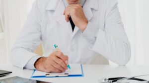 Diferenta dintre medic specialist și medic primar: De ce consultația la medicul primar costă, de regulă, mai mult