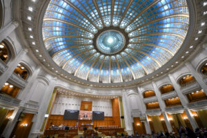Dispute în plenul Camerei Deputaților pe acordul SAFE. PSD critică Guvernul, PNL și USR susțin proiectul, iar AUR și SOS votează împotrivă