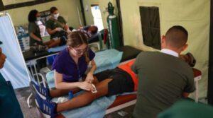 Drama fără sfârșit din Venezuela: medici operează într-un McDonalds, iar sute de cadavre așteaptă să fie identificate
