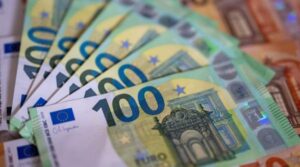 Evoluție mixtă pentru leu: Crește în față euro, dar pierde teren în raport cu dolarul american