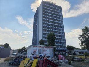 EXCLUSIV  Povestea mai puțin știută a Hotelului Parc din Mamaia, simbol al litoralului comunist, cu primul sky bar din turismul românesc / Un șef ONU, împăratul Iranului, premierul Chinei și Nicolae Ceaușescu însuși au fost găzduiți la etajul 14