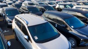 Falsificarea kilometrajului ajunge la mașinile hibride și electrice
