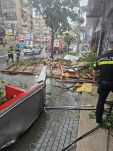FOTO  Ciprian Ciucu: Furtuna din București a fost cea mai puternică din ultimii 30 de ani, potrivit ISU  Restricții pe Bd. Basarabia după surparea unei galerii de termoficare