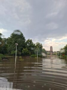 FOTO  Primarul general Ciprian Ciucu anunță un plan pentru reducerea inundațiilor în București: bazine de retenție sub Parcul Izvor și Parcul Operei  Context: De la „orașul-canalizare” la „orașul-burete”