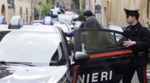 Hoții au intrat în dormitor cât timp femeia dormea: „Nu vă faceți griji, doamnă. Nu vă facem rău”