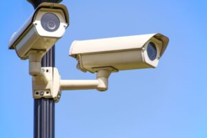 Majoritatea românilor consideră camera de supraveghere cel mai util dispozitiv atunci când pleacă în vacanţă, potrivit unui studiu de specialitate